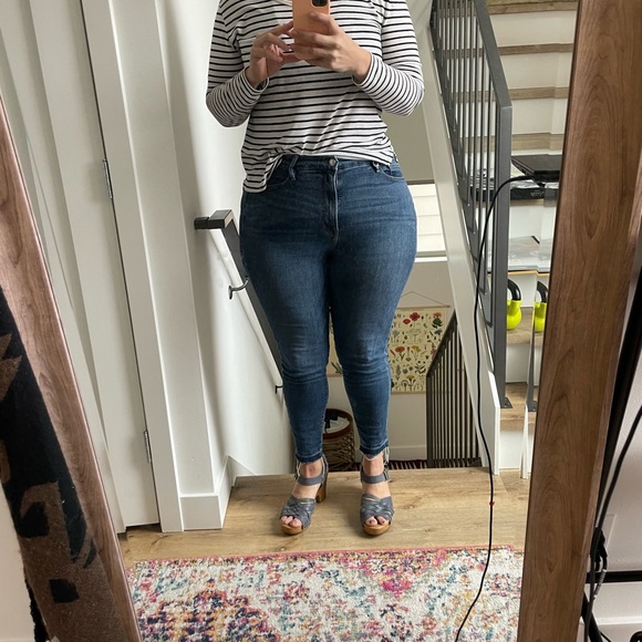 Good American Jeans - Picture 1 of 4